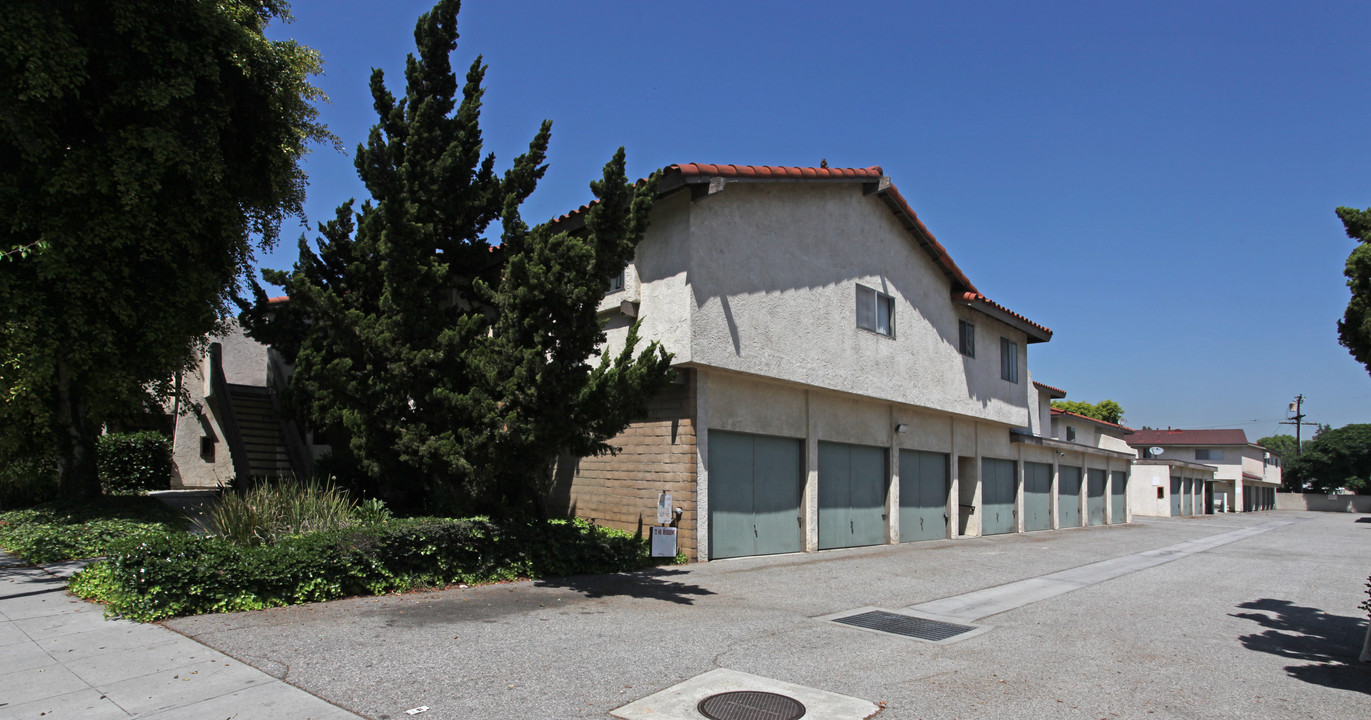 5641 Rosemead Blvd in Pico Rivera, CA - Building Photo