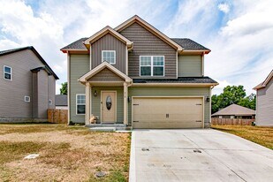 210 Geneva Ln in Clarksville, TN - Building Photo