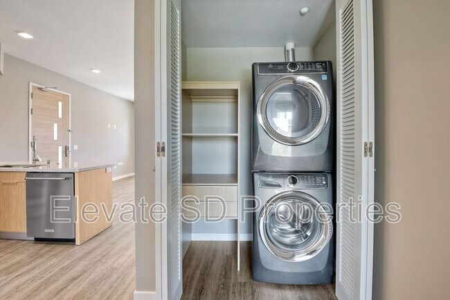 3088 State St in Carlsbad, CA - Building Photo - Building Photo