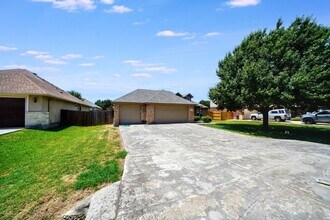 15721 Hill Ln in Selma, TX - Building Photo - Building Photo