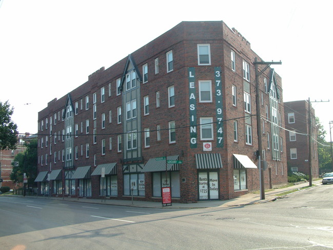 Woodburn Courtyard Apartments in Cincinnati, OH - Building Photo - Building Photo