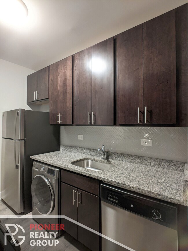711 W Brompton Ave in Chicago, IL - Building Photo - Building Photo
