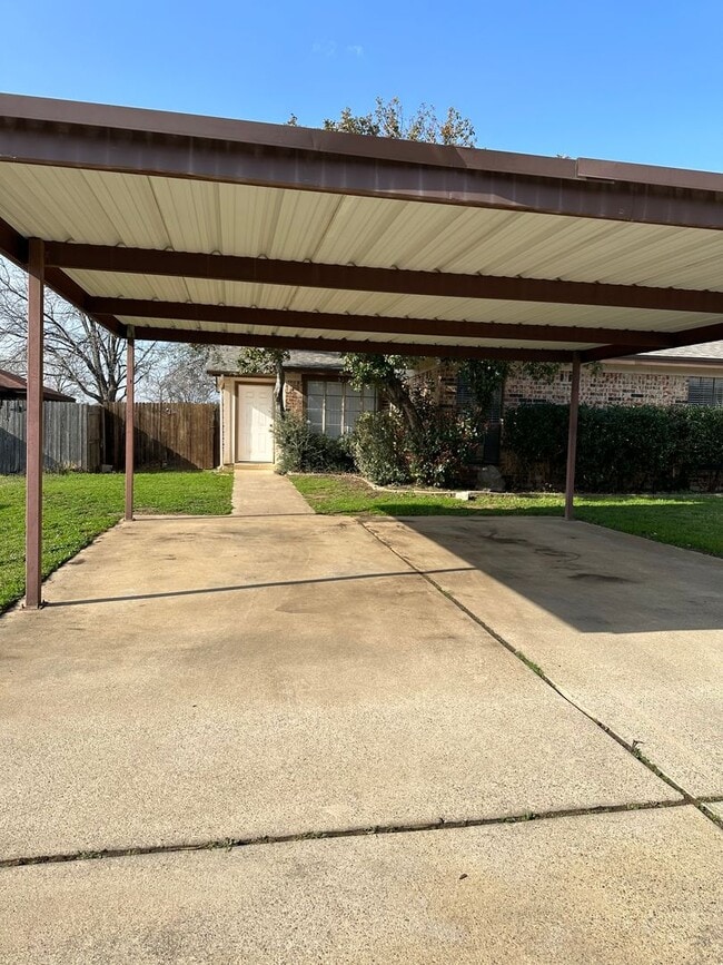 5116 Trail Dust Ln in Arlington, TX - Building Photo - Building Photo