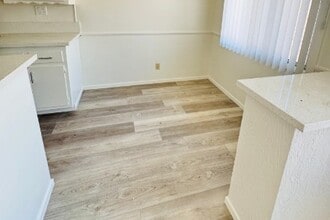 1049 N Mariposa Ave in Los Angeles, CA - Foto de edificio - Building Photo