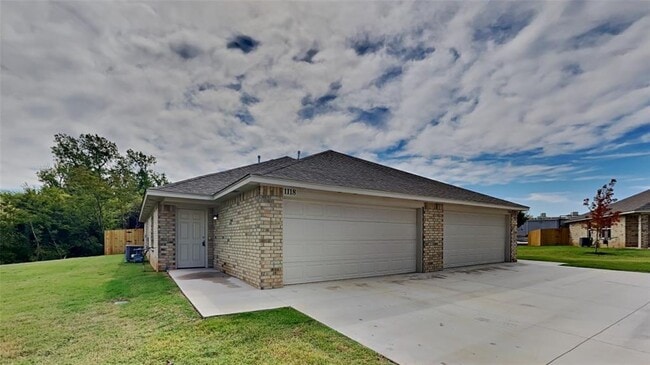 206 Gray St in Yukon, OK - Building Photo - Building Photo