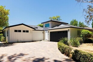 5227 Ventura Canyon Ave, Unit 3772 in Los Angeles, CA - Building Photo