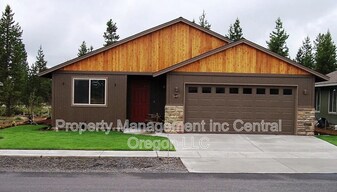 16489 Riley Dr in La Pine, OR - Building Photo