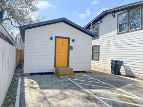 201 Eastwood St in Houston, TX - Building Photo - Building Photo