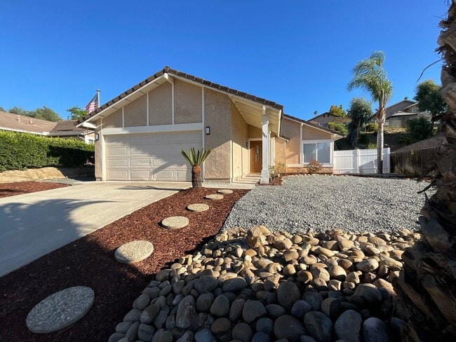 1863 Donahue Dr in El Cajon, CA - Building Photo - Building Photo