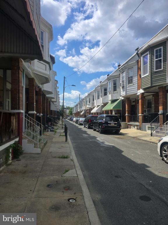 556 N Wanamaker St in Philadelphia, PA - Building Photo - Building Photo