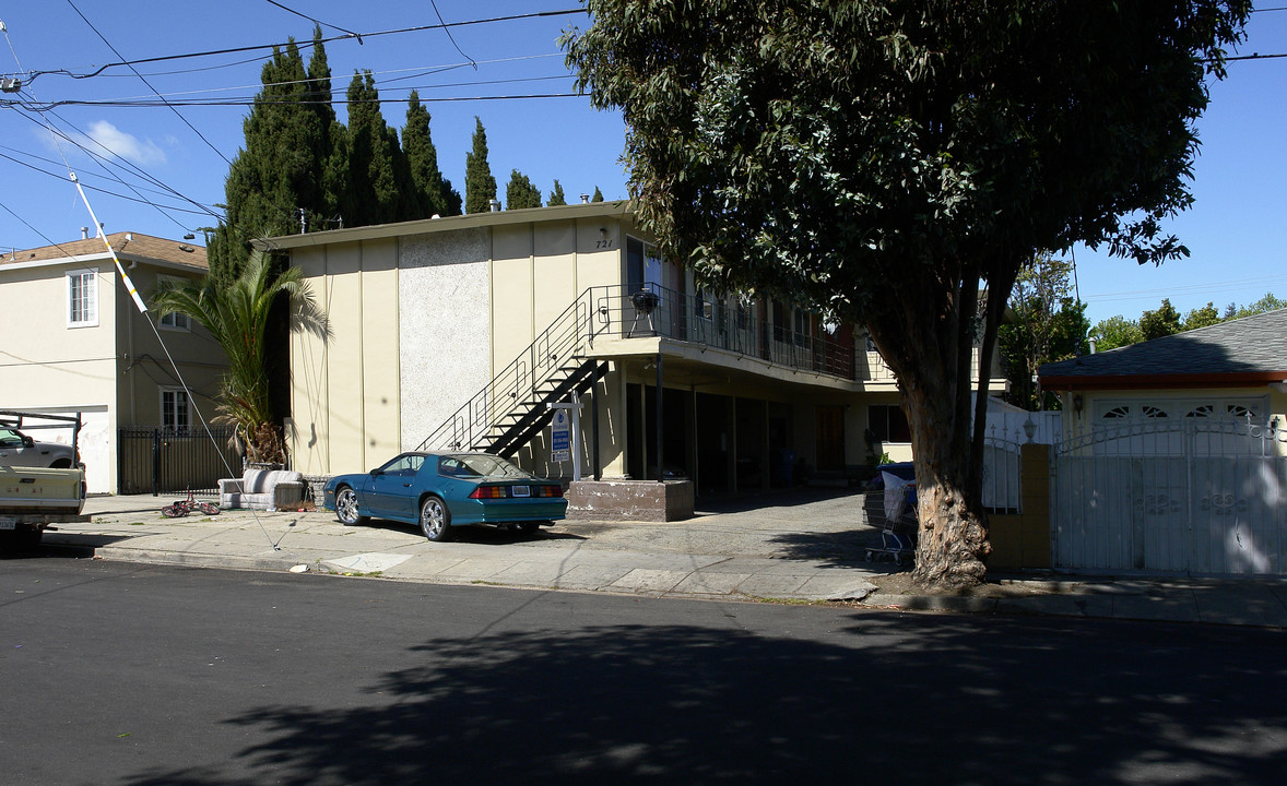 721 Cedar in Redwood City, CA - Building Photo