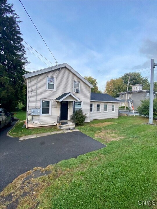 6663 Collamer Rd in East Syracuse, NY - Building Photo
