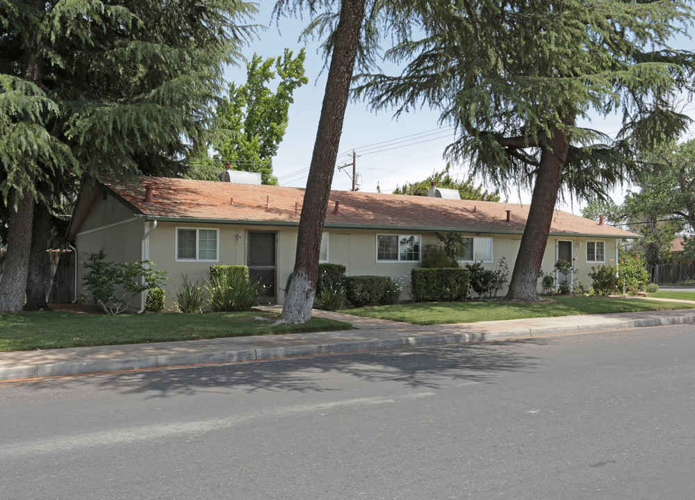 1527 Lind Ave in Clovis, CA - Building Photo