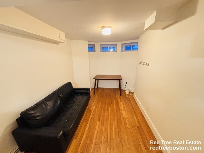 32 Edgerly Rd, Unit B in Boston, MA - Foto de edificio - Building Photo