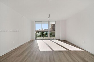 1500 Bay Rd in Miami Beach, FL - Building Photo - Building Photo