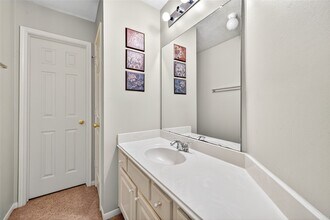 11931 McKinney Falls Ln in Sugar Land, TX - Foto de edificio - Building Photo