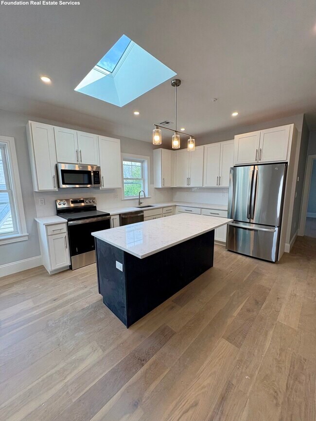 51 Fairbanks St, Unit 3 in Boston, MA - Building Photo - Building Photo