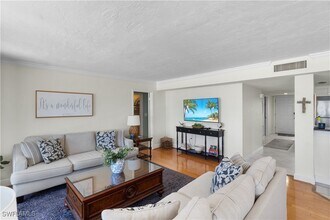 9715 Gulf Shore Dr in Naples, FL - Building Photo - Building Photo