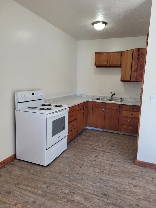 551 E Hooper Ave in Soda Springs, ID - Foto de edificio