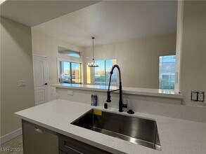 2305 W Horizon Ridge Pkwy, Unit 713 in Henderson, NV - Building Photo - Building Photo