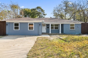 608 Blueberry Blvd in Dallas, TX - Building Photo