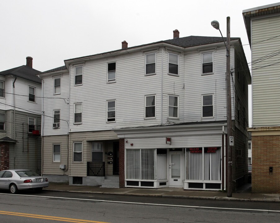 1348 Plainfield St in Cranston, RI - Building Photo