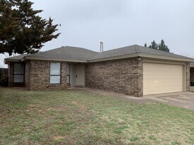 9605 Clinton Ave in Lubbock, TX - Building Photo