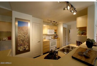 28575 N Black Cyn Hwy, Unit 1 in Phoenix, AZ - Building Photo - Building Photo