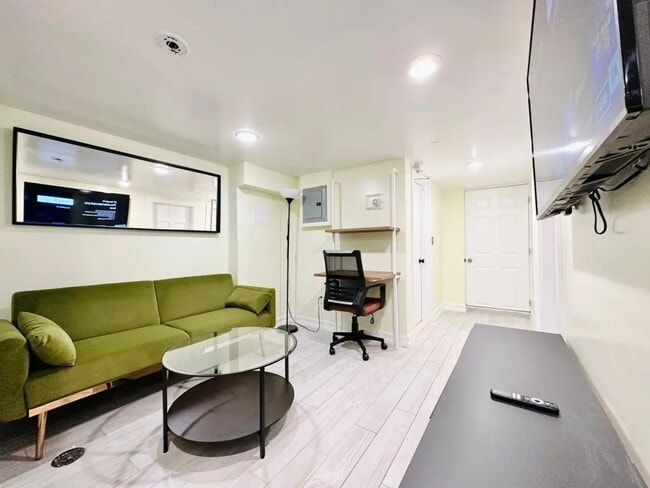 25-15 39th Ave in Queens, NY - Building Photo - Building Photo