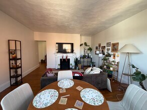 22 Davis Ave, Unit 8 in Brookline, MA - Building Photo - Building Photo