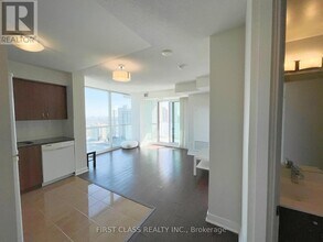 5740 Yonge St in Toronto, ON - Building Photo - Building Photo