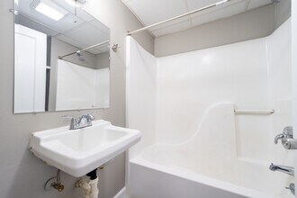 187 Delmar Dr in Clarksville, TN - Foto de edificio - Building Photo