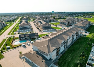 Autumn Ridge Apartments - Casual Spaces in Waukee, IA - Building Photo - Building Photo