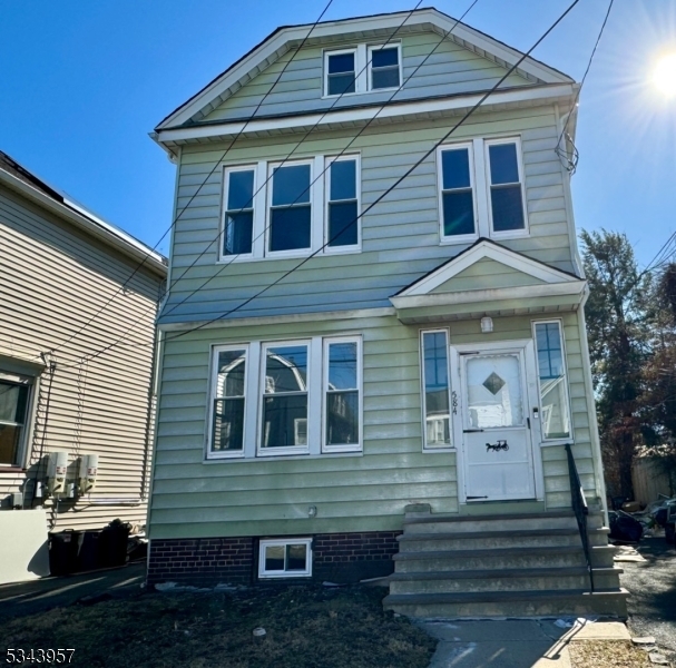 584 Morris St in Orange, NJ - Building Photo