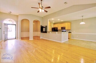 8 Limestone Ln in Savannah, GA - Foto de edificio - Building Photo