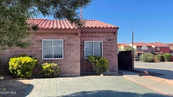 11040 Sunshine Ct in El Paso, TX - Building Photo