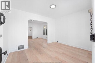 1045 Gladstone Ave in Windsor, ON - Building Photo - Building Photo