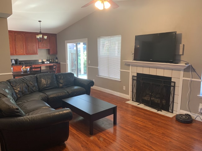 3426 Rancho Rio Way in Sacramento, CA - Building Photo - Building Photo