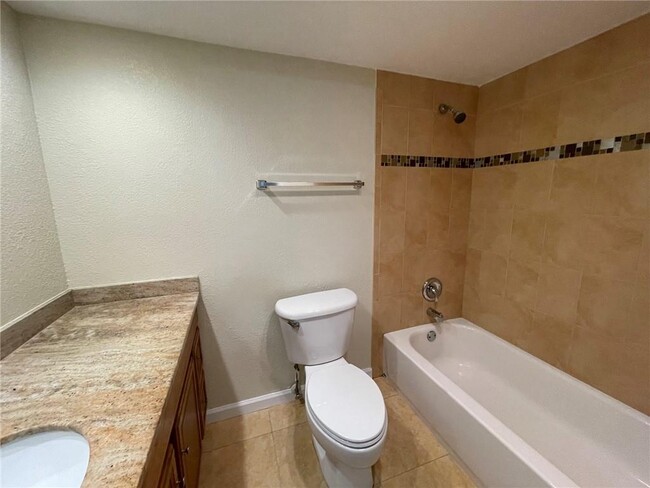 3051 S Palm Aire Dr, Unit 305 in Pompano Beach, FL - Building Photo - Building Photo