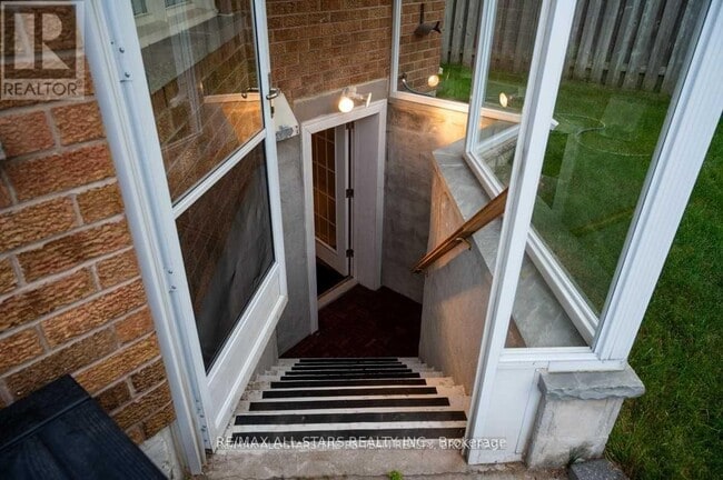 property at 1915 Rosebank Rd