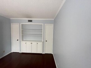 1285 Roaring Springs Rd in Fort Worth, TX - Building Photo - Building Photo