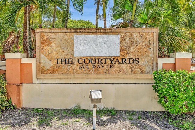 6928 SW 39th St, Unit A102 in Davie, FL - Building Photo - Building Photo