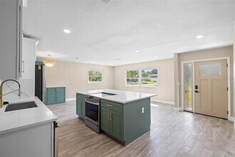 5901 Denver St NE in St. Petersburg, FL - Building Photo - Building Photo