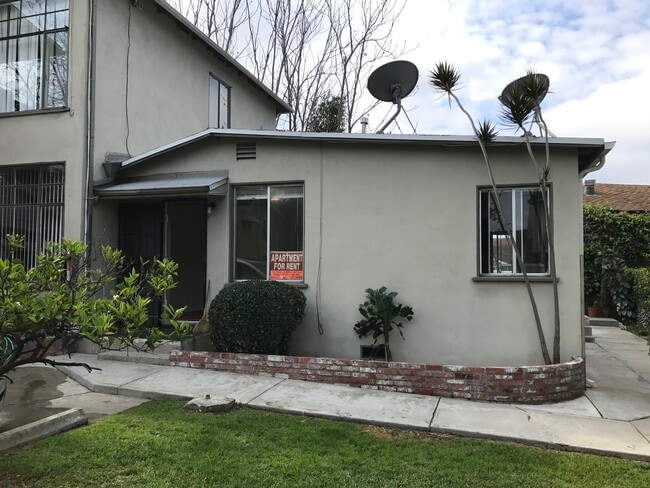 416 E Cypress St, Unit c in Glendale, CA - Foto de edificio - Building Photo