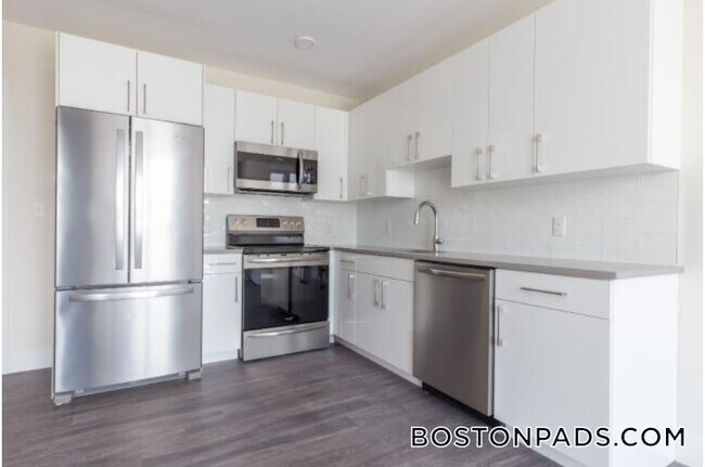 1065 Tremont St in Boston, MA - Building Photo - Building Photo