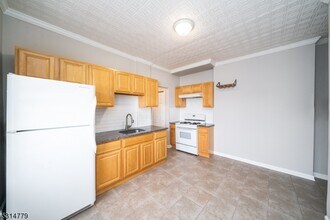 9 Kling St-Unit -4 in West Orange, NJ - Building Photo - Building Photo