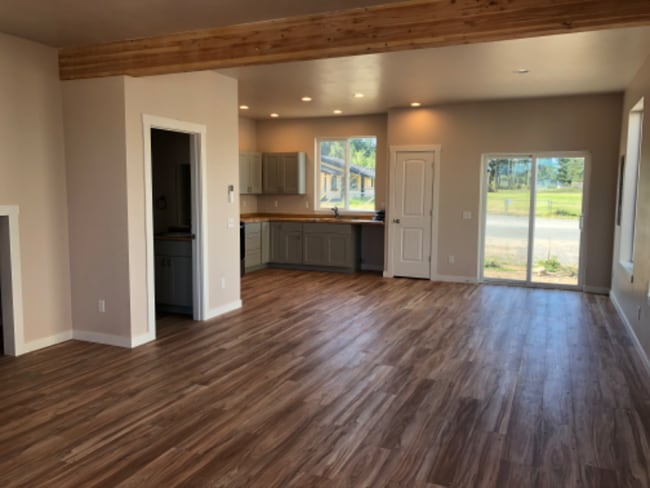property at 724 Hamilton Ranch Rd