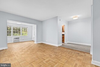 4866 MacArthur Blvd NW in Washington, DC - Building Photo - Building Photo