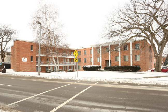 The Wedgewood Apartments in East Lansing, MI - Foto de edificio - Building Photo