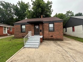 2112 NE 23rd St in Oklahoma City, OK - Building Photo